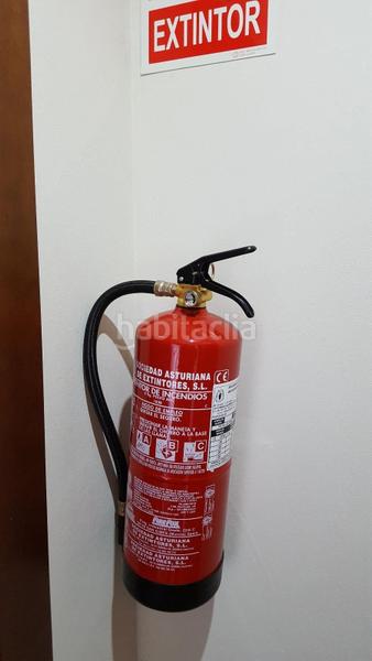 Foto 23ae16b1-464a-4d37-9304-60f03606c3a0. Location local commercial dans calle calle pepín rodríguez 2 dans Oviedo