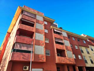 Apartamento en San Pedro de Alcántara Pueblo. Apartamento de 3 dormitorios y 2 baños con piscina, garaje y tra