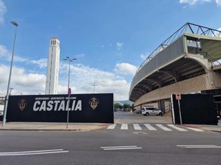 Aparcament cotxe a Estadio Castalia. Plaza de parking en frente del estadio castalia, buena inversión