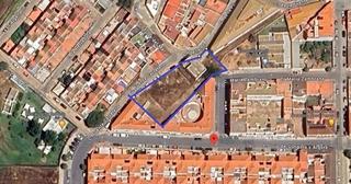 Terrain résidentiel à Calle luis de gongora y argote 4. Terreno con potencia en la redondela huelva