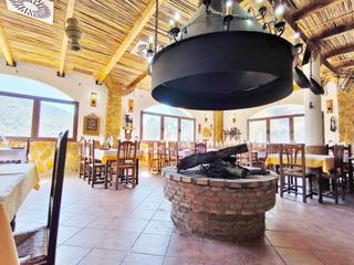 Lloguer Local Comercial  Polígono 10 parcela 52 b herrer olula de castro. Se alquila restaurante con parcela 12.000m2  ideal eventos y bod