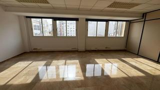 Rent Office space  Calle cristofor colom. En alquiler oficina en el centro de tarragona
