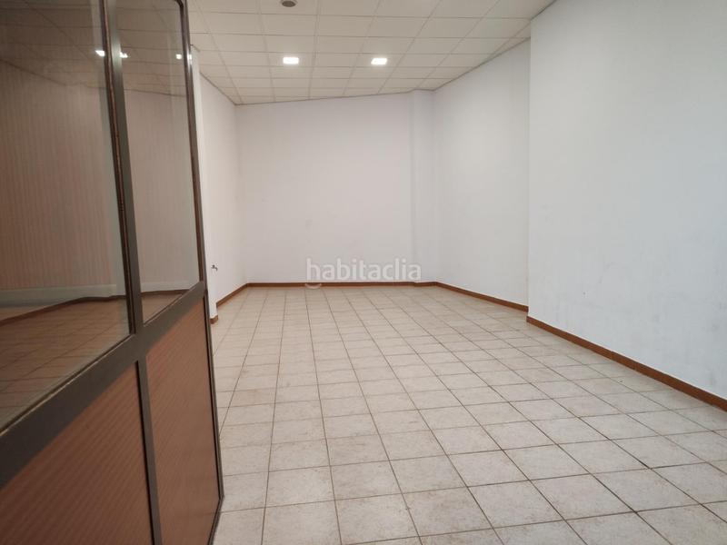 Foto 15d1efc2-4902-4ff0-9048-0c6e137633f8. Alquiler local comercial en calle calle del cabo peñas 6 en Oviedo