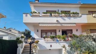 Maison jumelée à Roda de Barà. Fantastica casa pareada en roda de bara