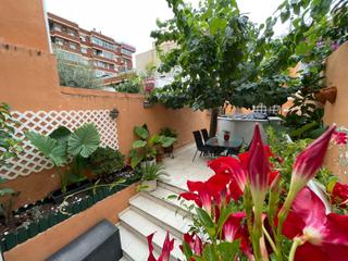 Casa adossada  Carrer de sant pau. Casa estilo inglés reformada 4 habitaciones dobles y gran patio