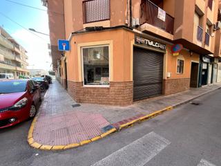Local commercial à Calle almagro 1. Local comercial en el corazon de caravaca de la cruz