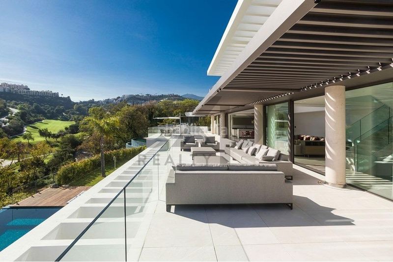 Foto d07769c2-e8ff-400f-9219-dd442050d3c0. Casa amb aparcament piscina a La Quinta Benahavís