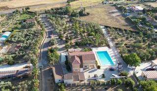 Mas à Gibraleón. Gran casa con terreno y piscina cerca de gibraleón
