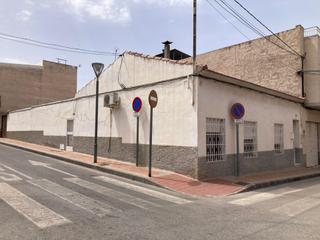 Maison à San Antonio - San José - Los Ángeles. Parcela de 250 m2 con casa en planta baja de 189m2   a dos calle