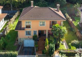 Xalet a Urbanizacion pinos los 10. Magnífico chalet en oviedo en urbanización privada, en la zona d