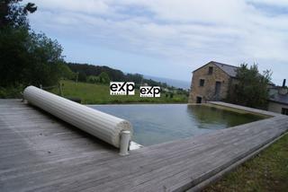 Chalet in Carretera general de cangas 10. Impresionante villa en venta con piscina y vistas al mar