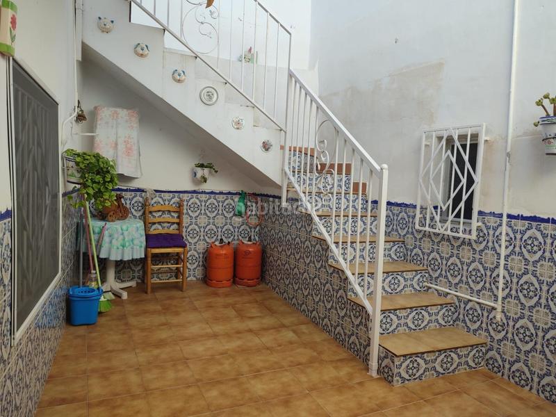 Foto 633bee45-1766-4167-ba93-53d5939ed56e. Casa  de pueblo pareada con terraza y vistas en casas del señor monóvar en Monòver