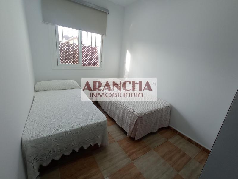 Foto bef31e96-edb1-41b9-8561-9087318fc625. Piso  de tres dormitorios en Centro Chipiona