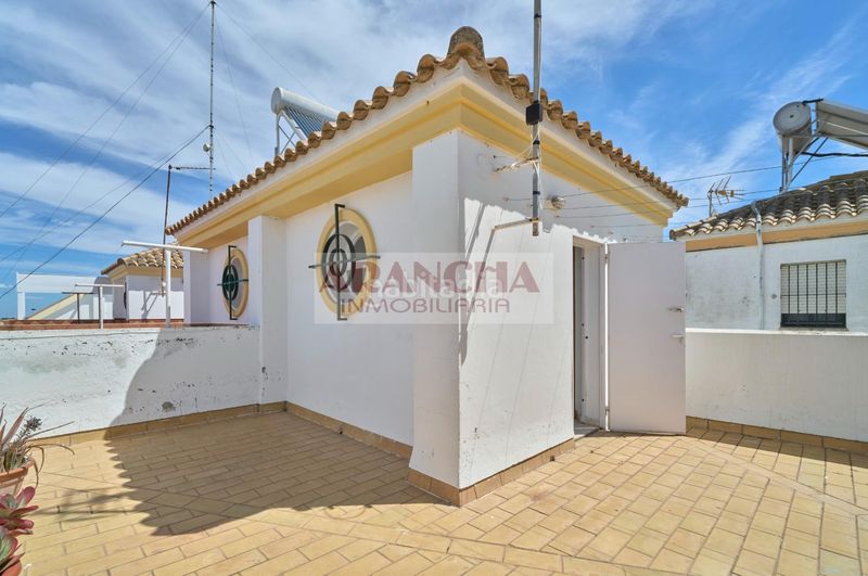Foto eab5ecc2-a5f4-427e-a72c-becbd5c18970. Duplex with parking in Puerto Deportivo Chipiona