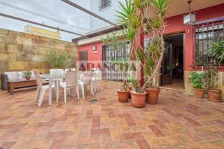 Chalet en Santuario. Gran chalet en venta en chipiona