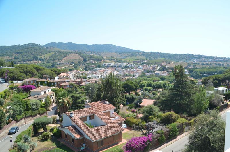 Foto 92d27ca5-68cb-4035-a2cf-437a196cb1a4. Chalet casa seminueva 600 m² a 600 m del ayuntamiento en Alella