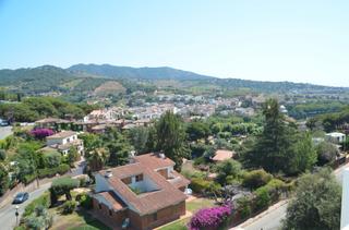 Rent Chalet  Carrer d'onofre talavera. Casa seminueva 596 m² a 600 m del ayuntamiento de alella