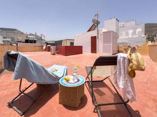 Piso en Calle san vicente ferrer 87. Piso bajo de 3 hab. patio interior, solana y azotea privativa a