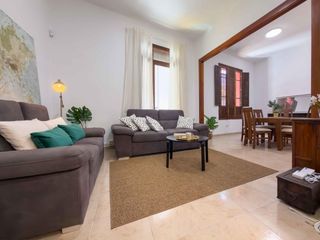 Piso en Calle san vicente ferrer 87. Piso bajo de 3 hab. patio interior, solana y azotea privativa a