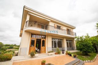 House  Carrer santes creus. Vivir a tus anchas  casa a 4 vientos en parcela de 800 m