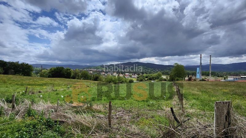 Foto f924415e-2ab8-49ea-b0da-1637624f0813. Terreny residencial a Vioño Piélagos