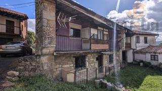 Maison à Corvera de Toranzo. Casa en venta en pueblo, 2 dormitorios.