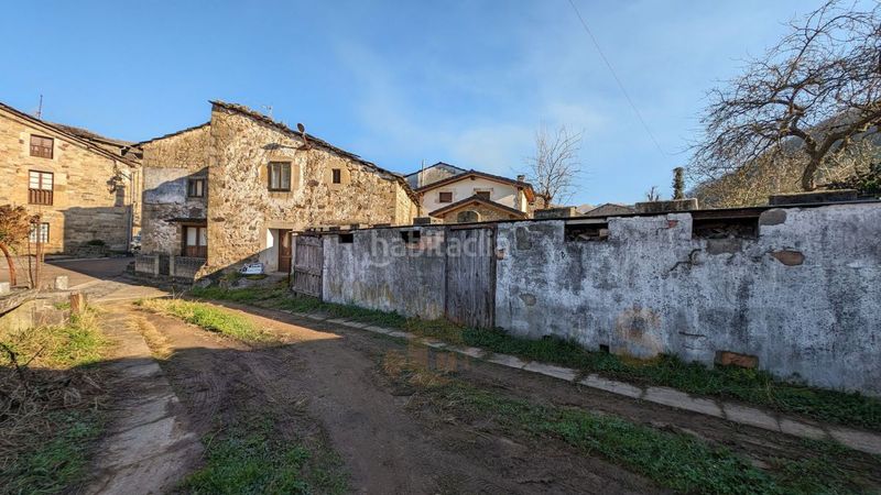 Foto 19d5ffe3-7839-4f42-8eaf-2aa8db461f44. Masia amb aparcament a Vega de Pas