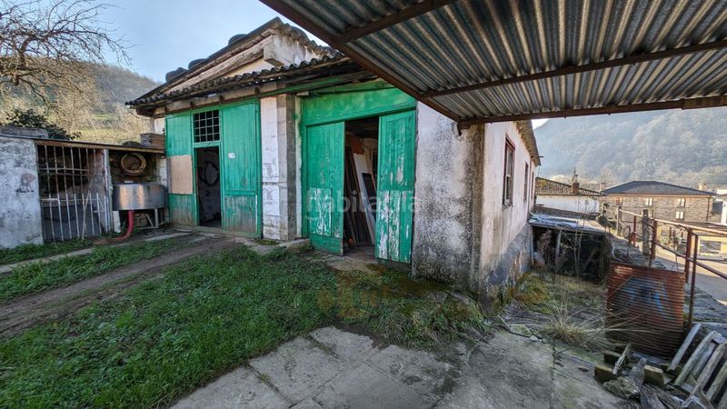 Foto 23ff0e69-bd10-4e98-97fb-43379210cffe. Masia amb aparcament a Vega de Pas