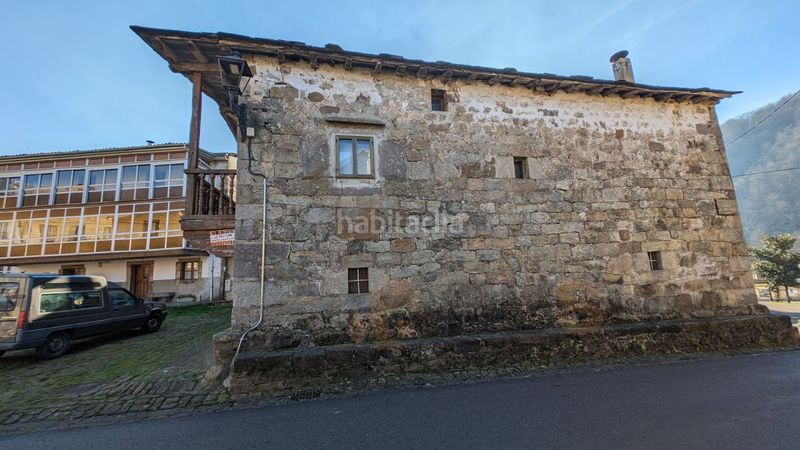 Foto b3843dad-79bb-4c3b-b17b-2de4ad8adf98. Masia amb aparcament a Vega de Pas