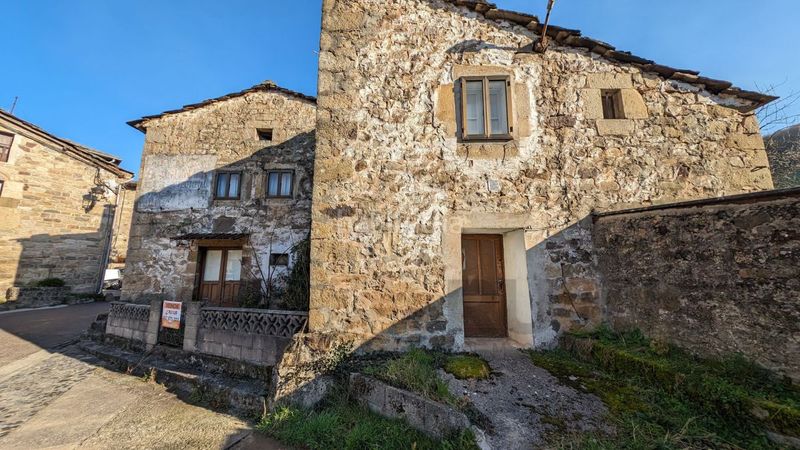 Foto b556e33e-6fa8-400c-a08b-cb2d355df612. Masia amb aparcament a Vega de Pas