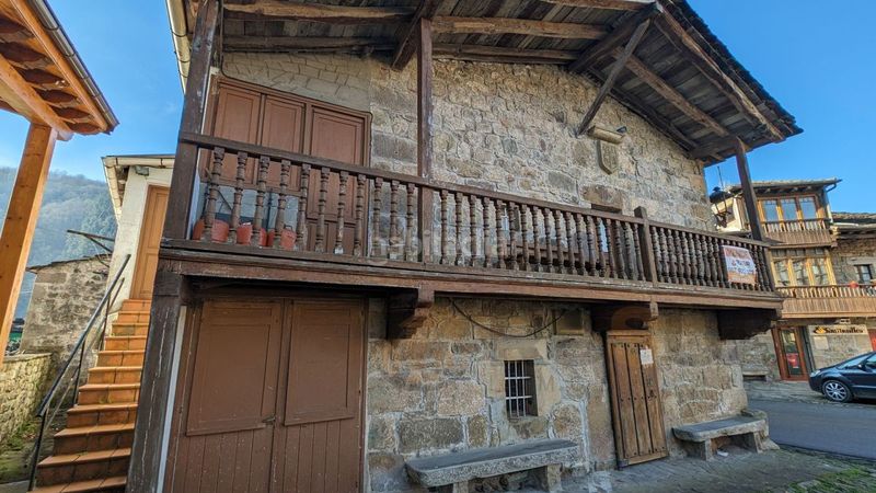 Foto b6c04eb6-d451-4f24-a5cf-865d49f9d27b. Masia amb aparcament a Vega de Pas