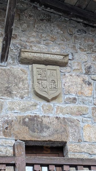 Foto da25ec57-a93a-4999-b3c1-726bbe15a96f. Masia amb aparcament a Vega de Pas