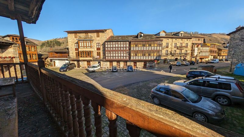 Foto f54e0cdb-0007-47cd-8949-69aee0abf1ba. Masia amb aparcament a Vega de Pas