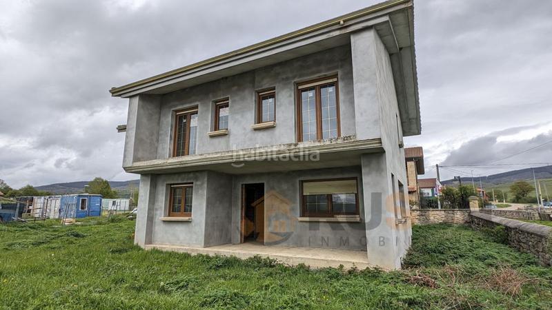 Foto 8fbb57af-834d-4500-add6-171ae8cb4613. Chalet con parcheggio in Campoo de Yuso