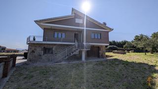 Xalet a La cochera 20. Chalet en venta en polanco, 5 dormitorios.
