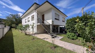 Xalet  Llosacampo 3. Chalet en venta en renedo, 4 dormitorios.