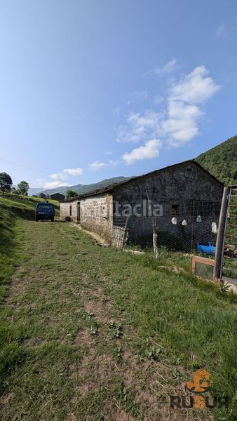 Foto 46838b75-0cd9-4ebe-a442-d4259499c36a. Masia a Vega de Pas