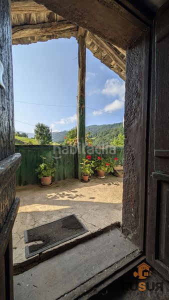 Foto f8f3e287-29bc-4439-8b27-0e9acdf41158. Masia a Vega de Pas