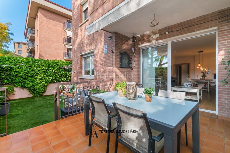 Foto 0c3cd375-c5f3-472f-b4e5-ea45143fecef. Planta baixa amb aparcament piscina a Coll Favà Sant Cugat del Vallès