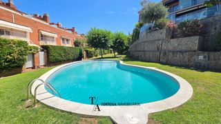 Casa adossada a Golf-Can Trabal. Casa en venta zona golf