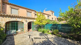 Casa adossada a Torre Valentina-Mas Vilar de La Mutxada-Treumal