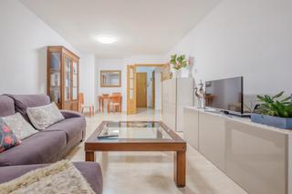 Flat  Carrer de cervantes. Cervantes 3 habitaciones con parquing