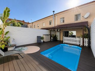 Casa a schiera  Carrer de la conxita badia. Espectacular casa adossada amb piscina a comte de sert, castellb