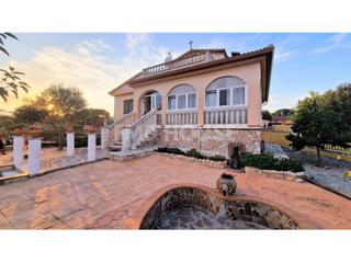 Chalet in Residencial Park. Chalet con piscina privada
