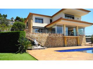 Xalet a Santa Maria de Llorell. Vivienda de alto standing con espectaculares vistas al mar