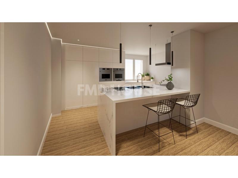 Foto 1dd65a49-78d4-4d70-b59b-7594e2ff660c. Piso en avenida de l'estacio 2 impresionante piso a reformar en Blanes