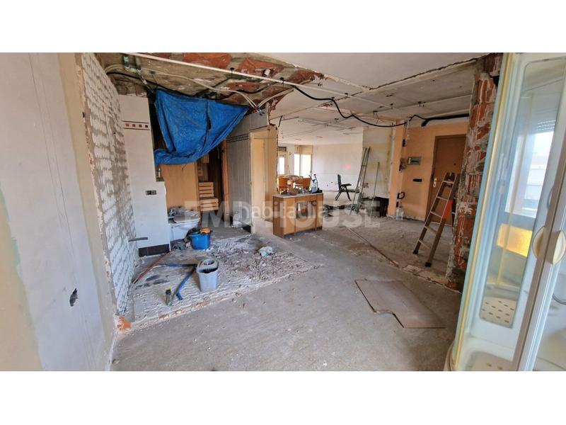 Foto 2d133fa1-63a8-407b-9a39-4c00e0d40e83. Piso en avenida de l'estacio 2 impresionante piso a reformar en Blanes