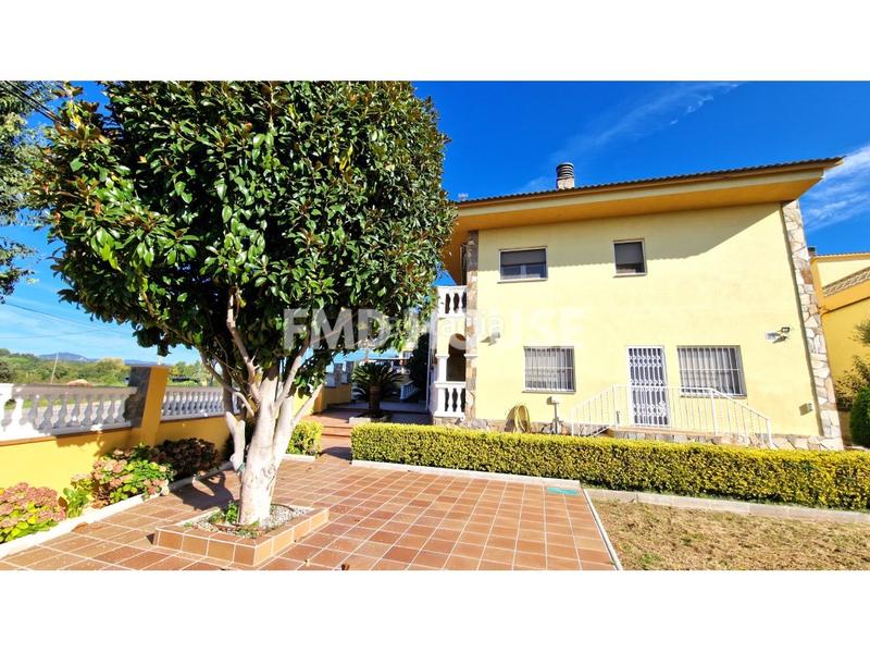 Foto 2c676f50-b918-4321-8f8f-7bf624b5bd7e. Chalet avec parking dans Residencial Park Maçanet de la Selva