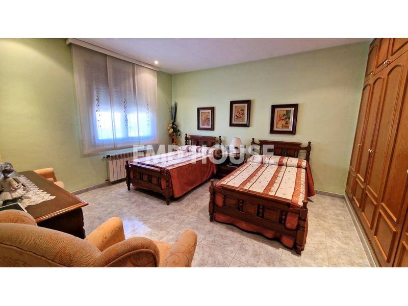 Foto 39ee1f26-ba99-4ee4-9f3f-a1182ab10606. Chalet avec parking dans Residencial Park Maçanet de la Selva