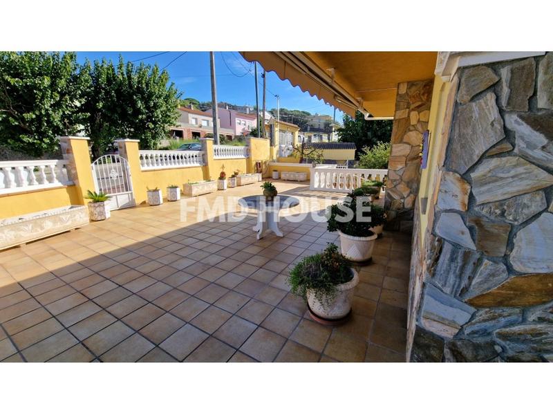 Foto 73eea8f5-d36e-467b-883d-1d34b3e9ad6a. Chalet avec parking dans Residencial Park Maçanet de la Selva